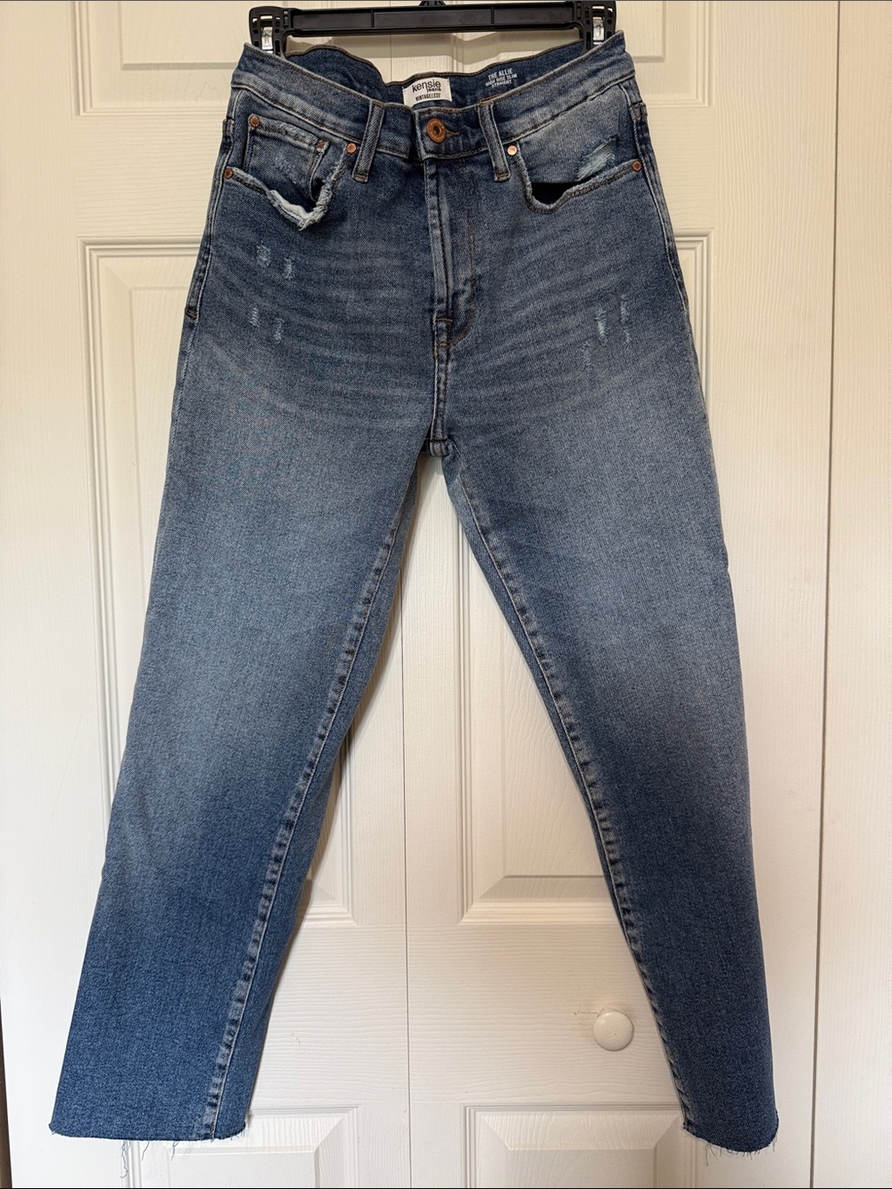 Kensie High-Rise Straight Jeans in Faded Blue Wash